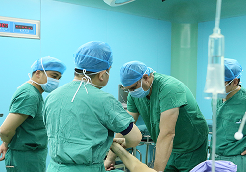 儿时后遗症跛行四十多年成“马蹄足”手足外科高难度手术成功矫形.jpg 儿时后遗症跛行四十多年成“马蹄足”手足外科高难度手术成功矫形.jpg